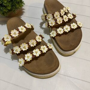 No Boundaries White Floral Platform Slide Sandals